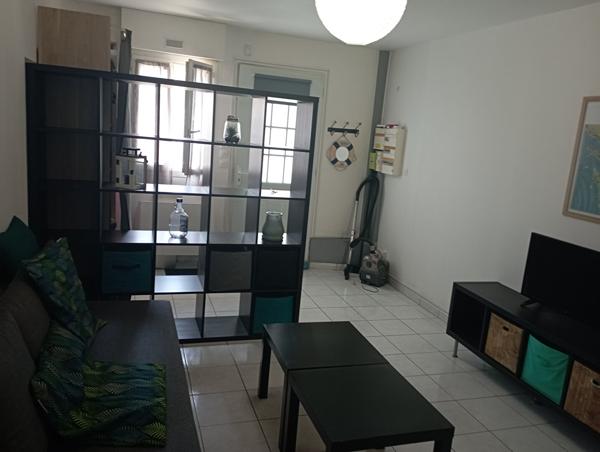 A LOUER STUDIO MEUBLE LA ROCHELLE LES MINIMES (BAIL ETUDIANT)