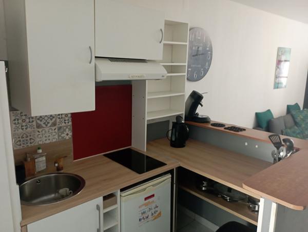 A LOUER STUDIO MEUBLE LA ROCHELLE LES MINIMES (BAIL ETUDIANT)