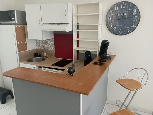 A LOUER STUDIO MEUBLE LA ROCHELLE LES MINIMES (BAIL ETUDIANT)