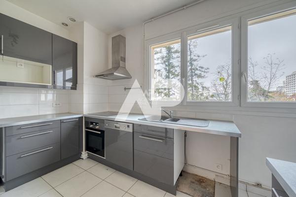 Appartement Nanterre 4 pièce(s) 79 m2 Loyer 1 750 €/mois charges comprises **  - Référence  15482