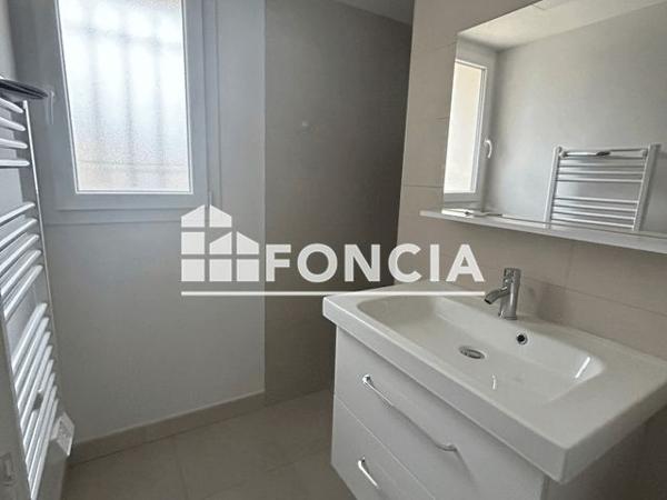 Location Appartement 2 pièces 40.81 m² - 50 MONTEE DU PERRADIER Lirac 30126