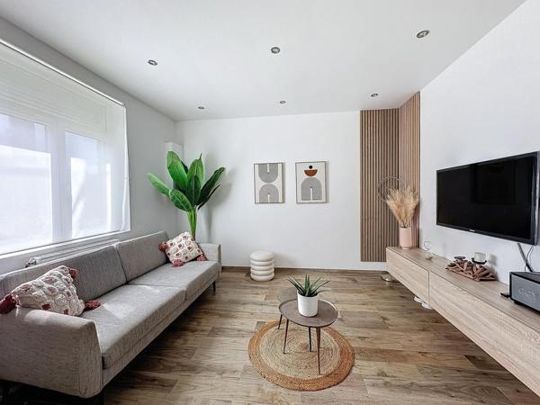 MAISON RENOVEE 2 CHAMBRES COMBLES JARDIN
