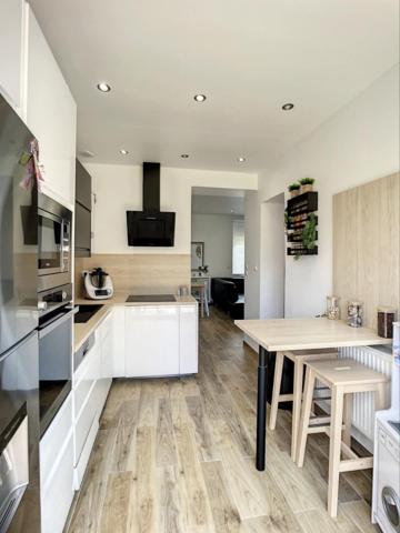 MAISON RENOVEE 2 CHAMBRES COMBLES JARDIN