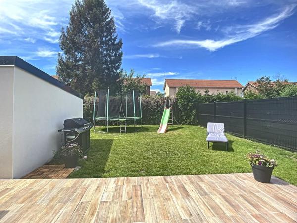 MAISON RENOVEE 2 CHAMBRES COMBLES JARDIN