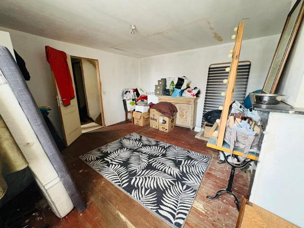 Immeuble comprenant un local commercial et un appartement