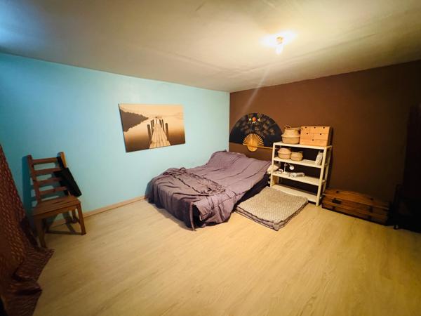 Immeuble comprenant un local commercial et un appartement