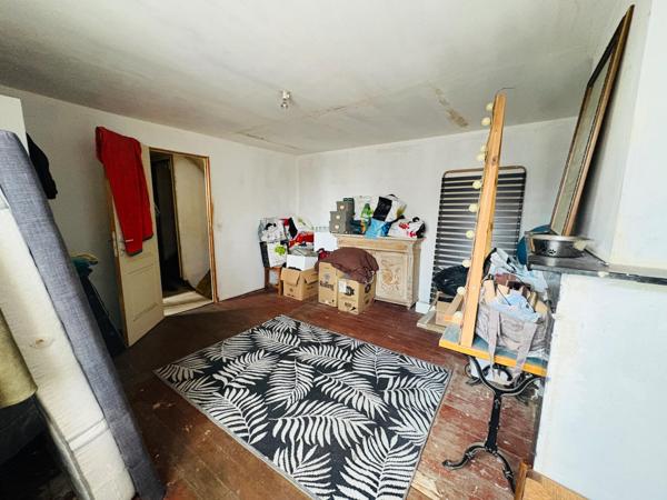 Immeuble comprenant un local commercial et un appartement