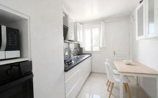 Appartement à vendre    3 pièces • 52,66 m2 Marseille 10