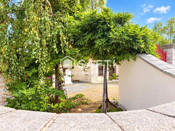 ENSEMBLE IMMOBILIER MAISON, BOURRINE, ET GRANGE 250M2
