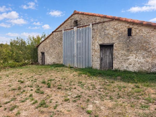ENSEMBLE IMMOBILIER MAISON, BOURRINE, ET GRANGE 250M2