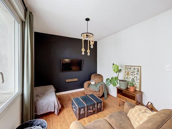 BREST SAINT MICHEL : Bel appartement T2/3 de 71m2 entièrement rénové, au dernier étage