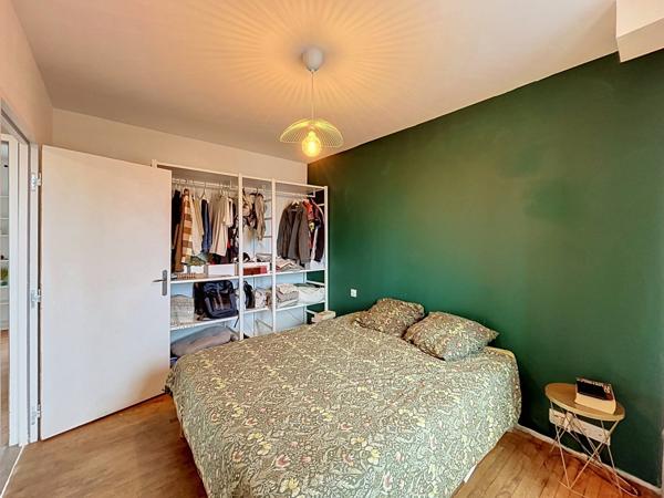 BREST SAINT MICHEL : Bel appartement T2/3 de 71m2 entièrement rénové, au dernier étage