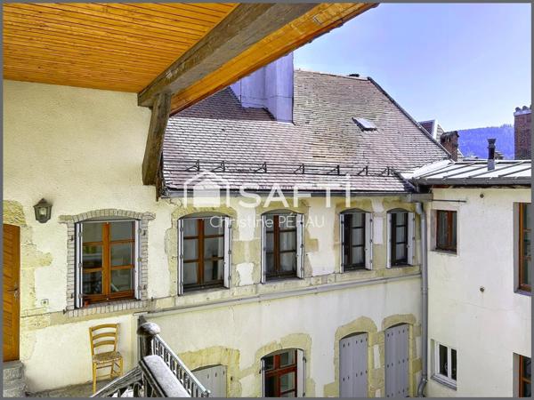 Duplex rénové récemment volumes et élégance