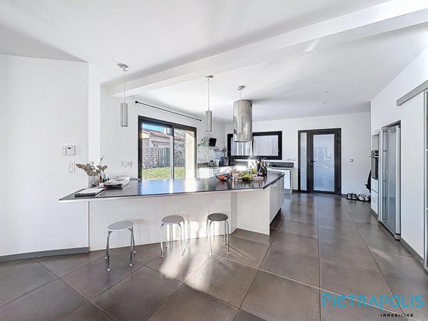 EXCLUSIVITÉ - LEDIGNAN : Sur une parcelle de 1174m², Maison de 199m², piscine, garage