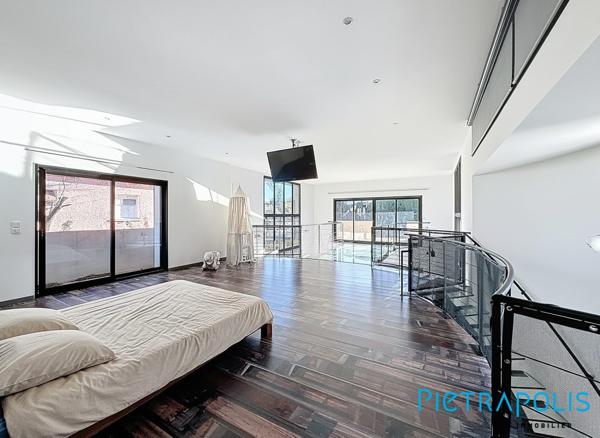 EXCLUSIVITÉ - LEDIGNAN : Sur une parcelle de 1174m², Maison de 199m², piscine, garage
