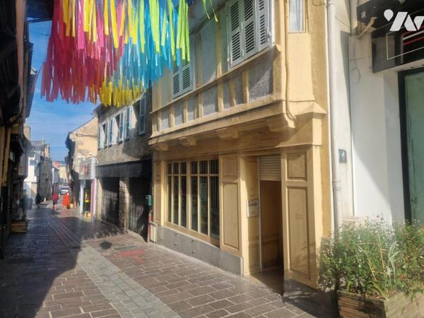 PONTIVY (56) Immeuble en hyper centre