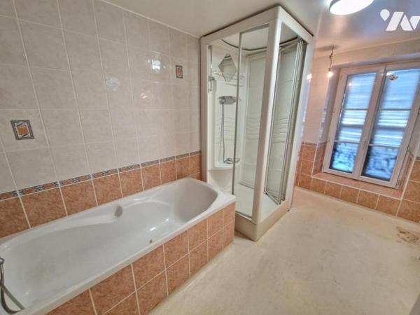 PONTIVY (56) Immeuble en hyper centre