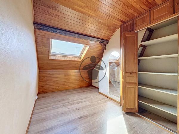 Location                                                      Maison
                        
                     5 pièces                      110 m2                     à Saint-Quentin