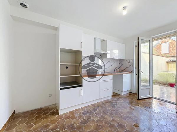 Location                                                      Maison
                        
                     5 pièces                      110 m2                     à Saint-Quentin