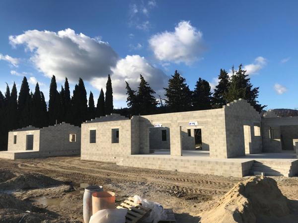 Pernes-les-Fontaines (84210) terrain 446 m²