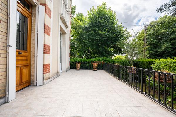 Maison Le Vésinet - 186 m² - 8 pièces Le vesinet Maison Le Vésinet - 186 m² - 8 pièces Le vesinet