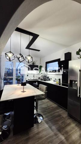 RARE - REZ-DE-JARDIN RÉNOVÉ AVEC GRAND EXTÉRIEUR