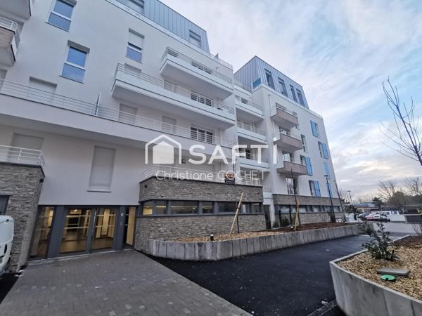 Appartement T2, 28m2 carrez vue sur l'étang et une place de parking en sous-sol