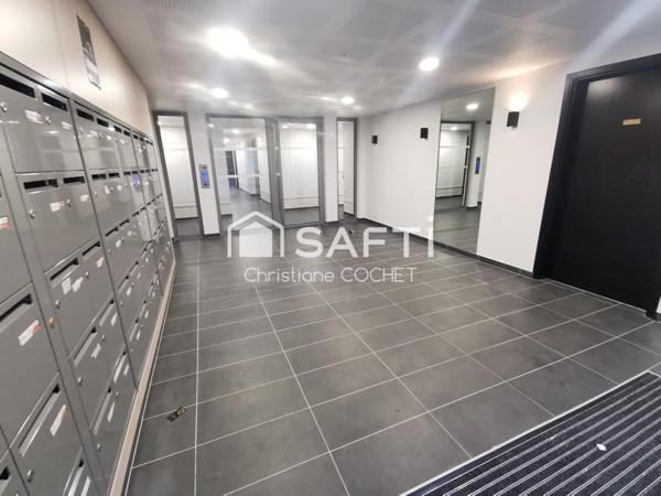 Appartement T2, 28m2 carrez vue sur l'étang et une place de parking en sous-sol