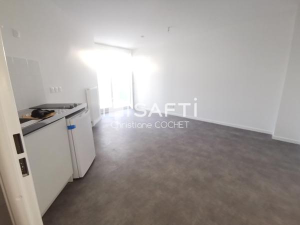 Appartement T2, 28m2 carrez vue sur l'étang et une place de parking en sous-sol