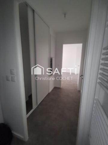 Appartement T2, 28m2 carrez vue sur l'étang et une place de parking en sous-sol