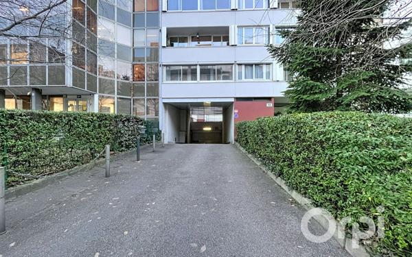 Stationnement à louer    13,50 m2 Villeurbanne