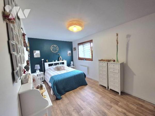 Maison individuelle de plain-pied rénovée - Plus de 100 m² - 4 chambres
Une opportunité rare !...