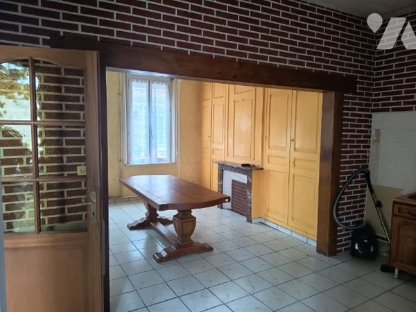 3 chambres, cuisine , cellier, pièce avec chaudière (3ans), wc salle de bain, comble aménageable
