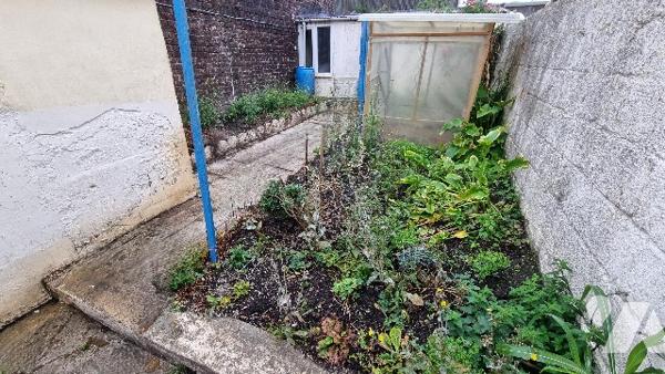 Maison de ville avec jardin à RENOVER