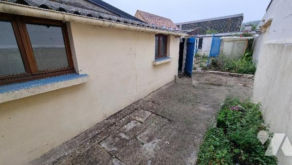 Maison de ville avec jardin à RENOVER
