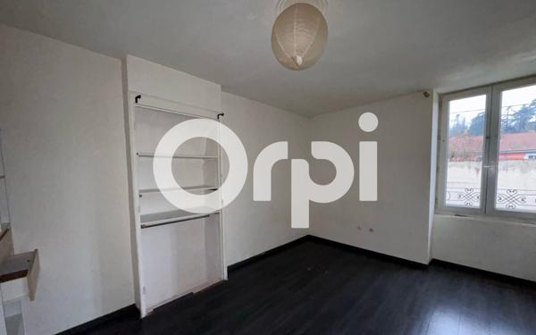 Maison à louer    6 pièces •  Beaurepaire