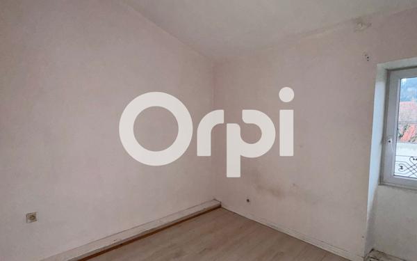 Maison à louer    6 pièces •  Beaurepaire