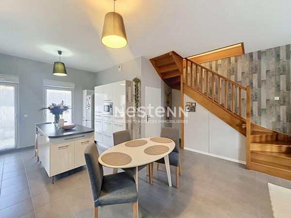 Maison à vendre 96 m² avec 3 chambres, centre-ville, garage, terrain