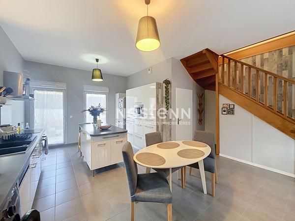 Maison à vendre 96 m² avec 3 chambres, centre-ville, garage, terrain