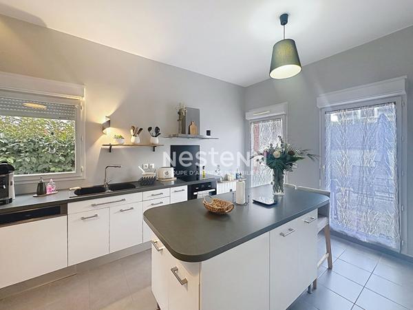 Maison à vendre 96 m² avec 3 chambres, centre-ville, garage, terrain