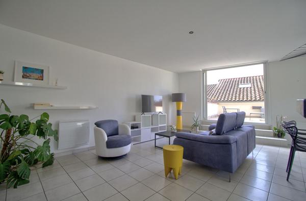 AGEN HYPER CENTRE - Appartement lumineux T3 de 70m² avec terrasses, parking et ascenseur dans une résidence sécurisée au sein d'un quartier recherché.