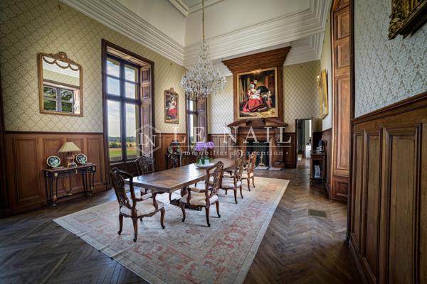 GRAND CHÂTEAU XIXe AVEC SES 10 HA DE PARC EN ANJOU