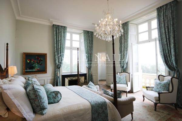 GRAND CHÂTEAU XIXe AVEC SES 10 HA DE PARC EN ANJOU