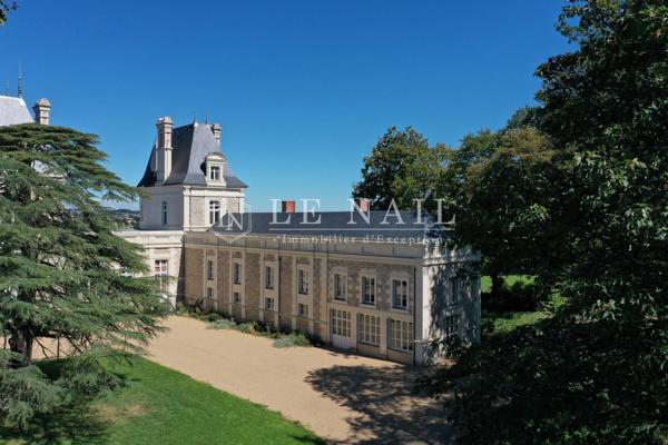 GRAND CHÂTEAU XIXe AVEC SES 10 HA DE PARC EN ANJOU