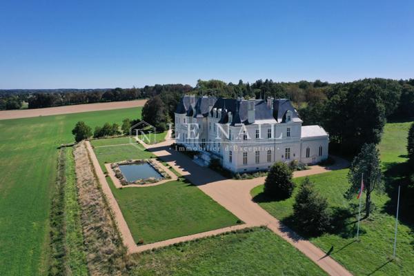 GRAND CHÂTEAU XIXe AVEC SES 10 HA DE PARC EN ANJOU