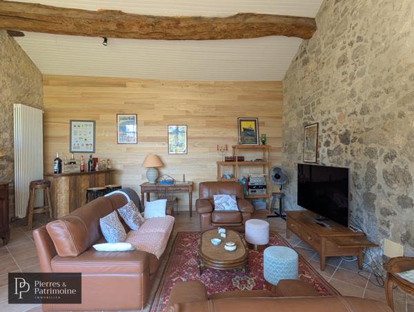 Calignac (47600) Propriété de caractère en pierre avec piscine et terrain autour de 4ha proche Nérac