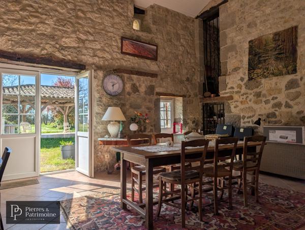 Calignac (47600) Propriété de caractère en pierre avec piscine et terrain autour de 4ha proche Nérac