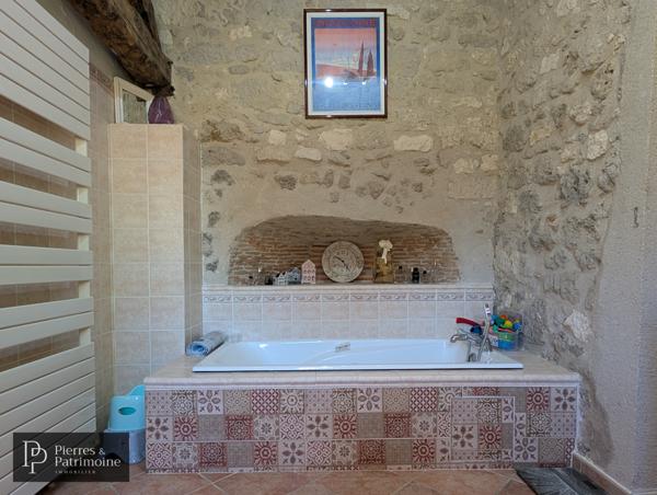 Calignac (47600) Propriété de caractère en pierre avec piscine et terrain autour de 4ha proche Nérac