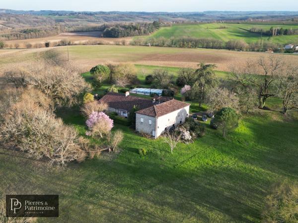 Calignac (47600) Propriété de caractère en pierre avec piscine et terrain autour de 4ha proche Nérac