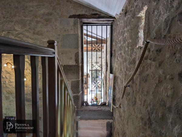 Calignac (47600) Propriété de caractère en pierre avec piscine et terrain autour de 4ha proche Nérac